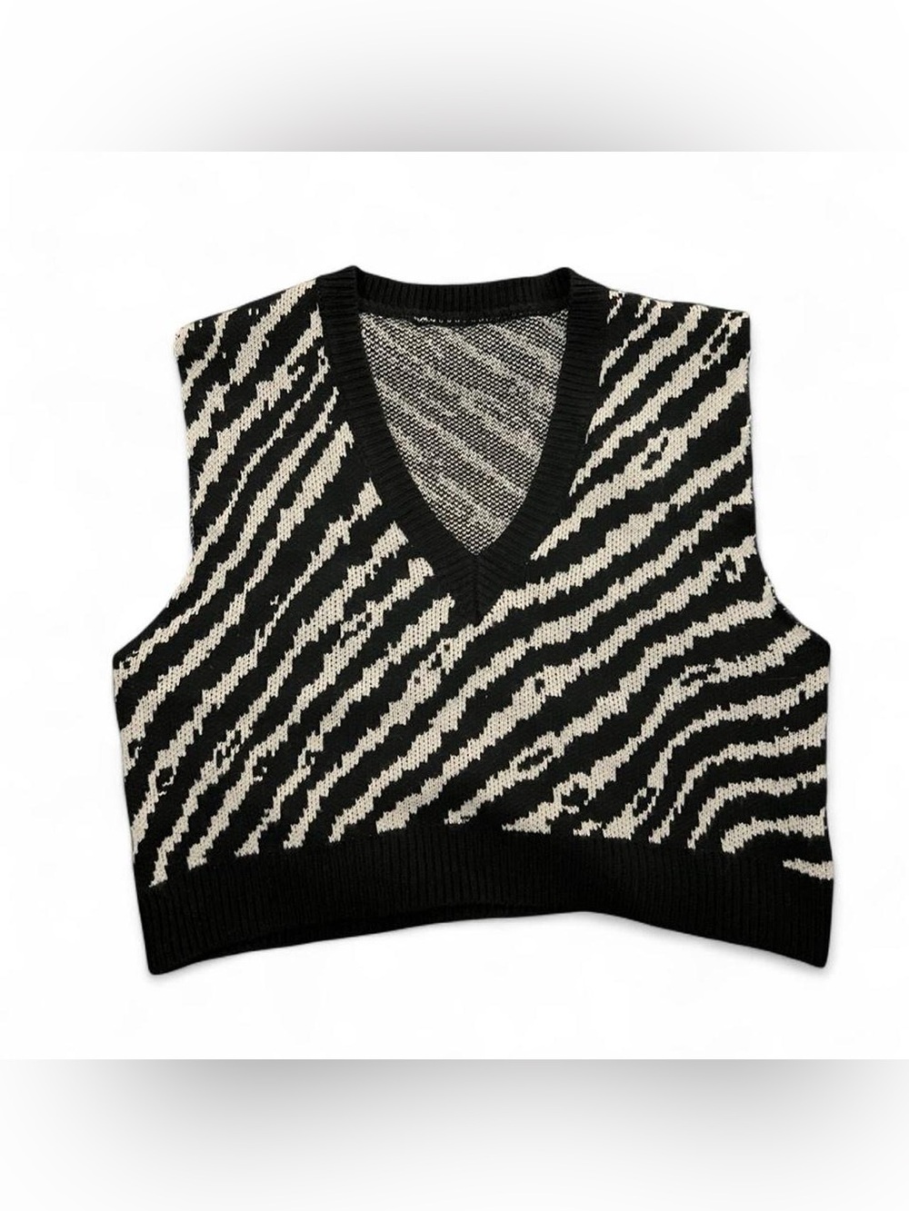 Cropped V-Neck Sweater Vest in Zebra Print XS/S